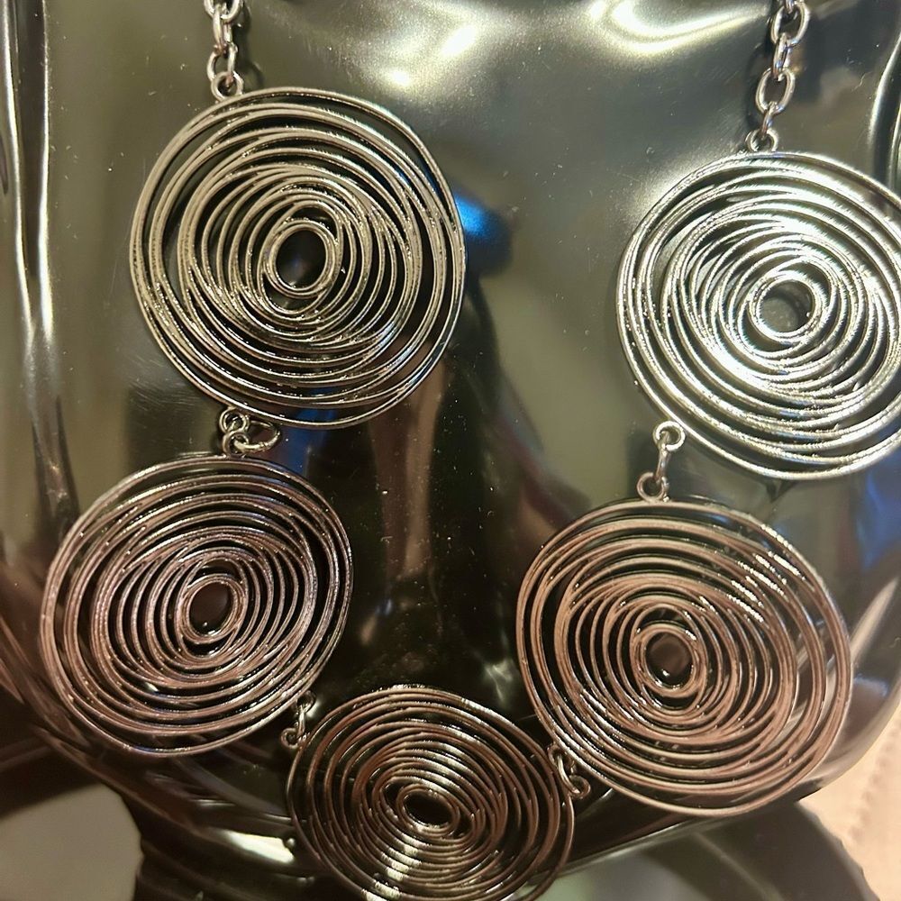 NWT Black Spiral Statement Necklace - Picture 15 of 16